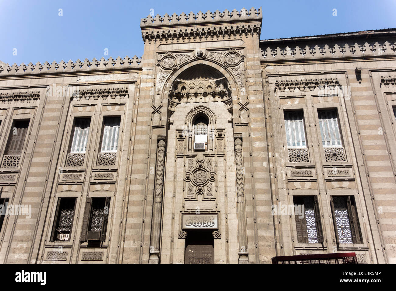 Façade du bâtiment du Ministère de l'Awqaf, Le Caire, Egypte Banque D'Images