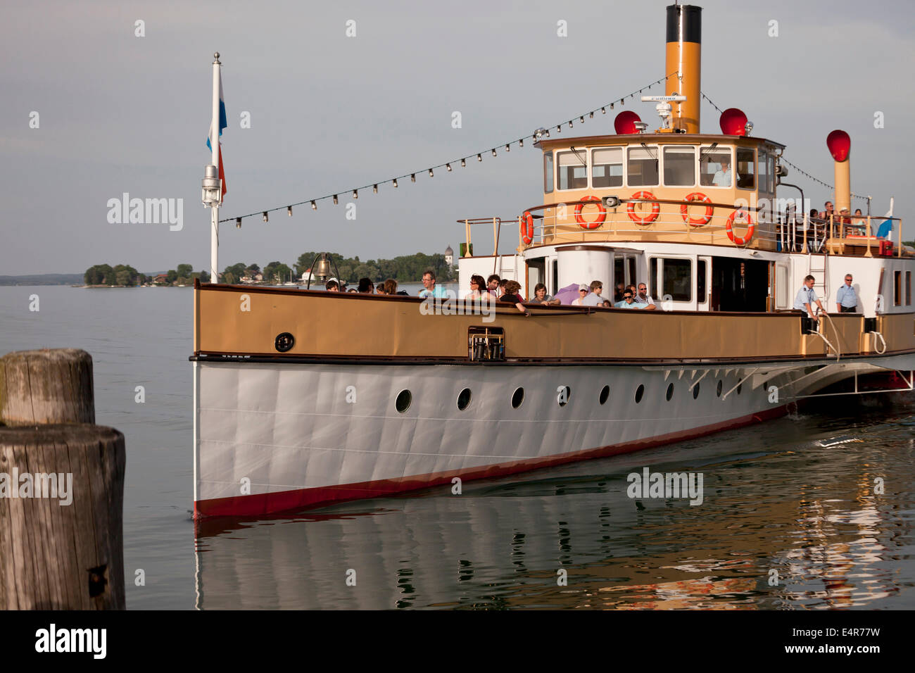 Bateau d'excursion sur le lac de Chiemsee, Chiemgau, Bavaria, Germany, Europe Banque D'Images