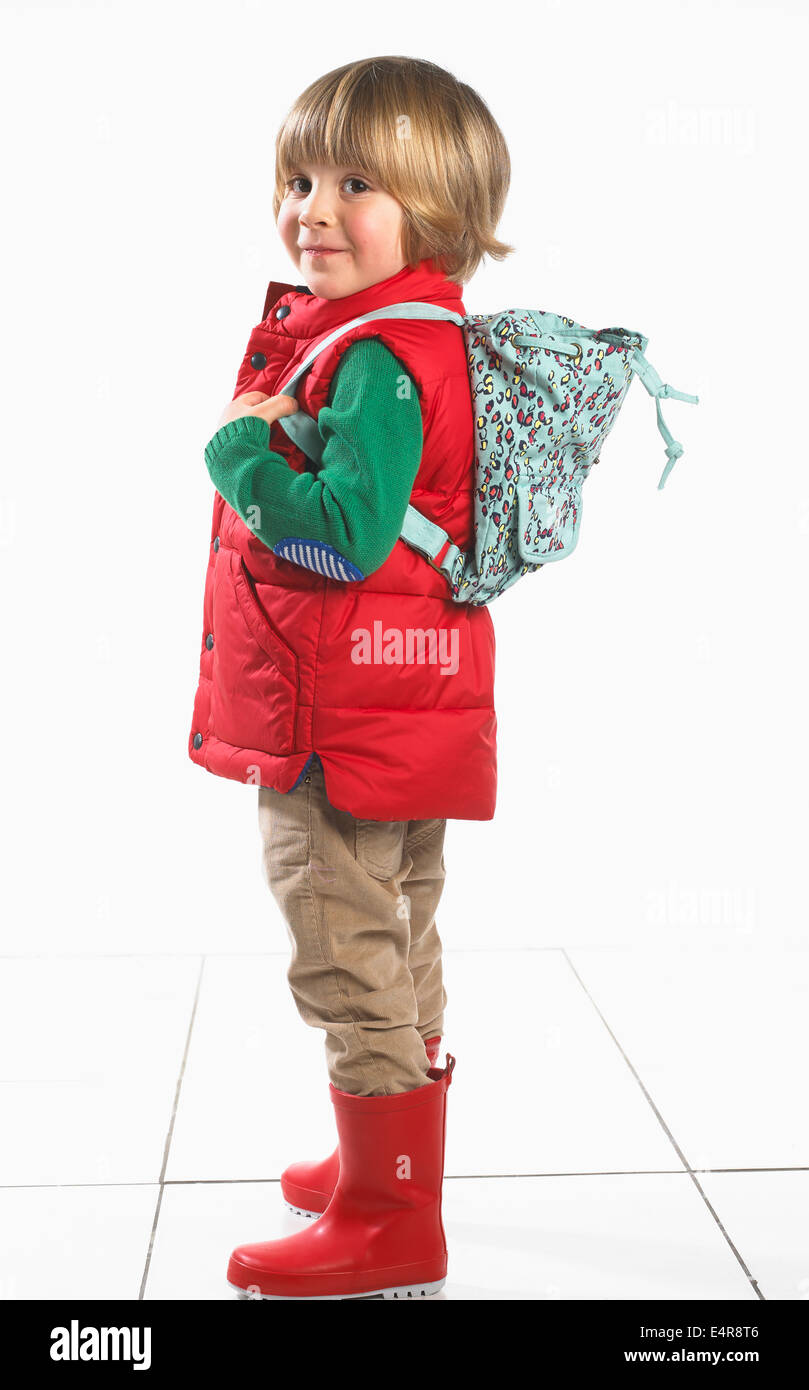 Garçon (3 ans) portant des vêtements outdoor Banque D'Images