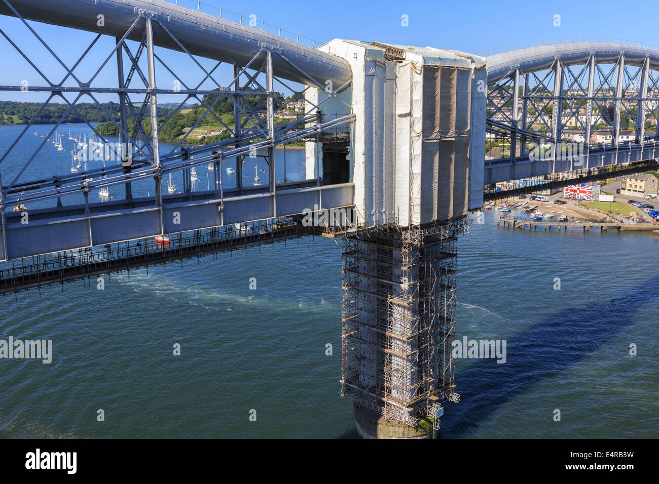 Les ponts de la Rivière Tamar - Royal Albert Pont ferroviaire et du pont routier de Tamar Cornwall England UK GO Banque D'Images