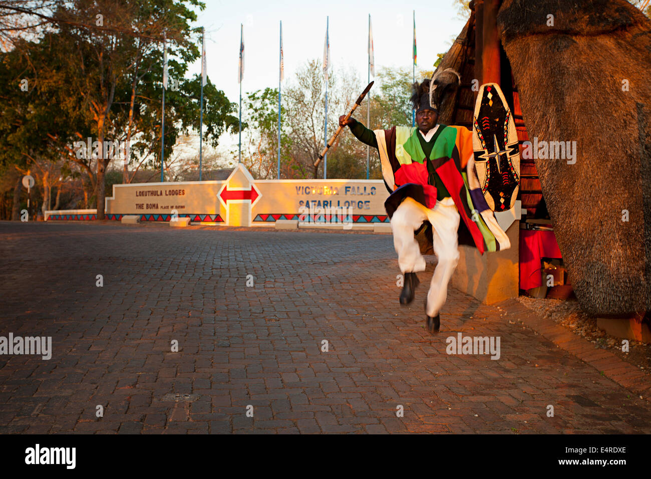 Bienvenue traditionnelle africaine au Victoria Falls Safari Lodge, le Zimbabwe, l'Afrique Banque D'Images