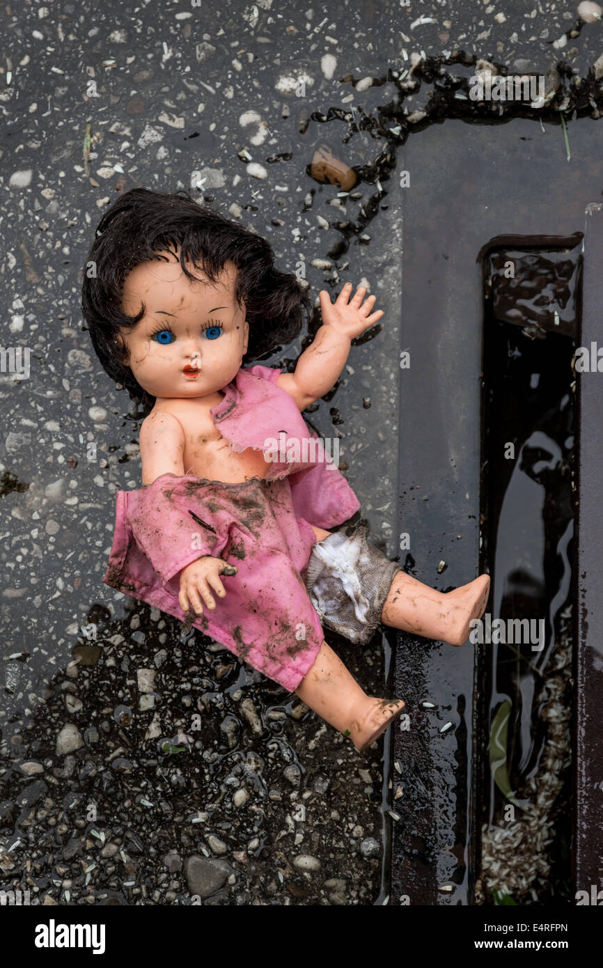 La maltraitance des enfants comme une photo symbolique. De violence et de pouvoir dans la famille, Misshandlung von Symbolfoto la SLA. Genre Banque D'Images