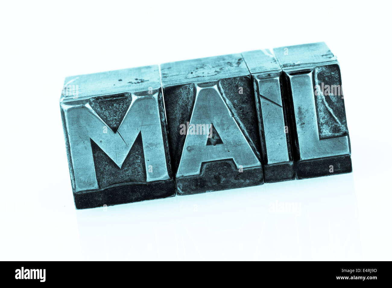 'Le mot ''e-mail'' en lettres de plomb. écrit photo symbolique pour la correspondance rapide', das Wort ' e-mail ' dans Bleibuchstaben Banque D'Images