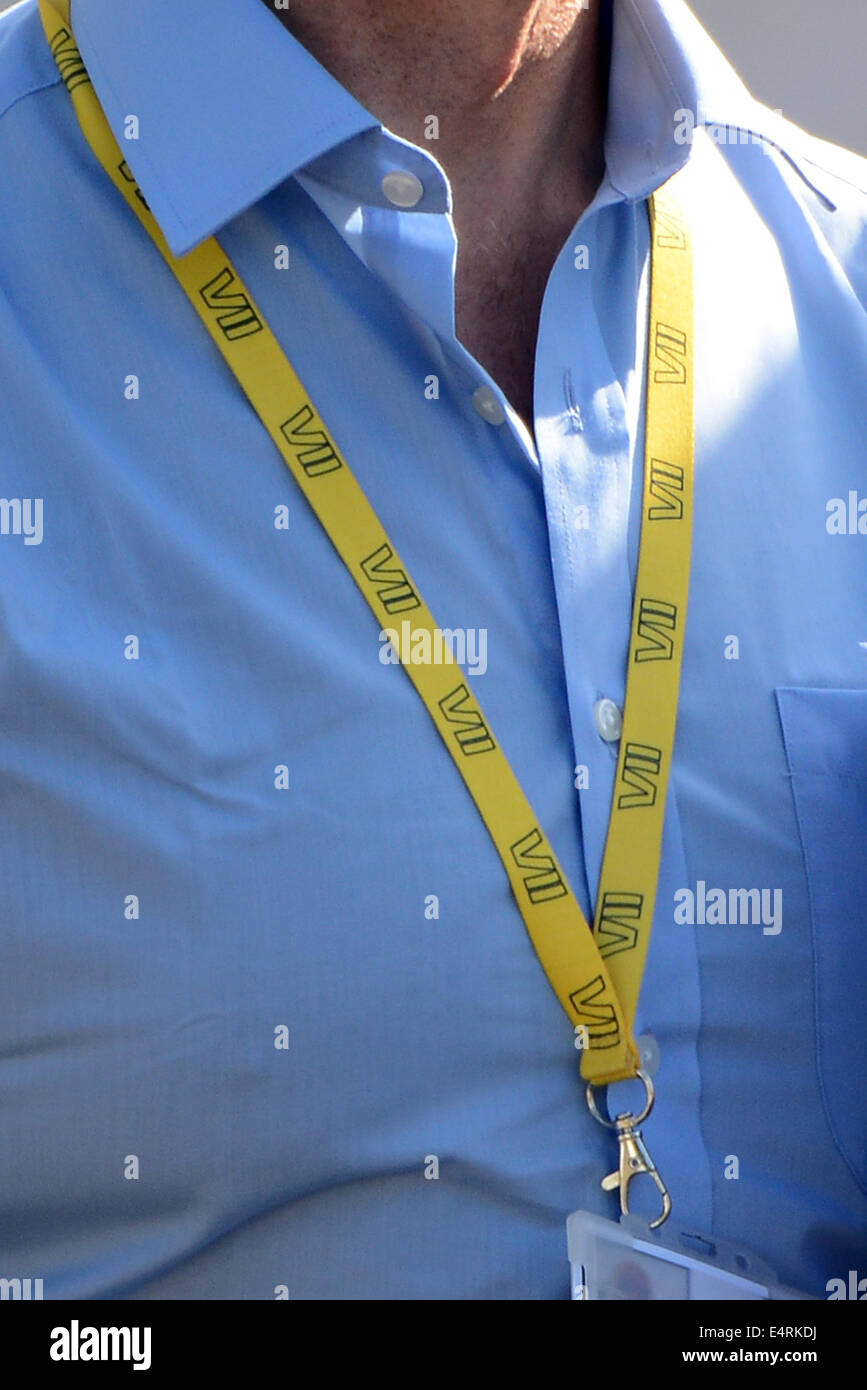 Tournage l'équipe du film Star Wars Episode 7 portant une longe autour du cou avec le nombre sept en chiffres romains sur elle. Banque D'Images