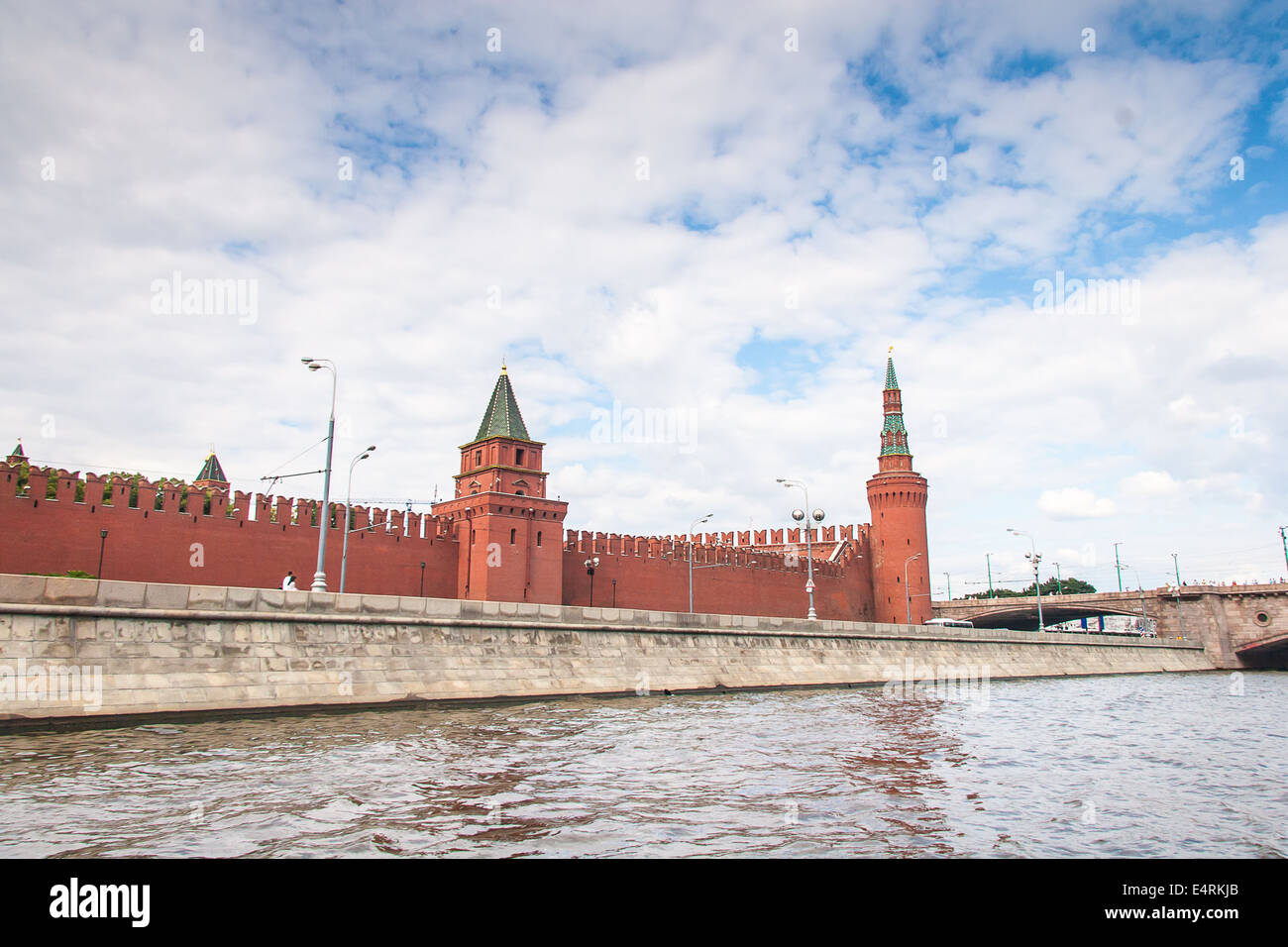 Bâtiment - le Kremlin de Moscou dans l'heure d'été Banque D'Images