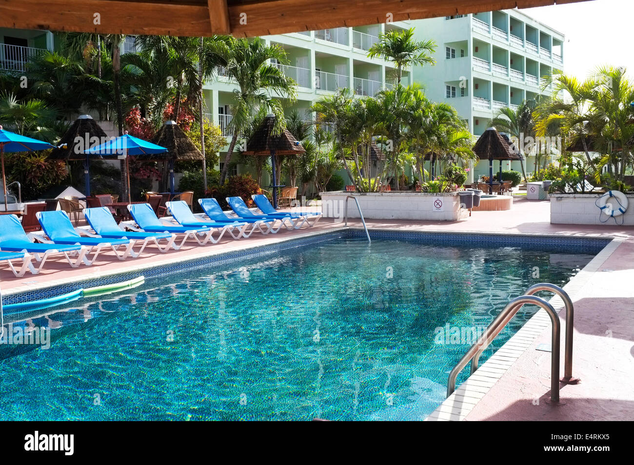 Zone de loisirs au Coconut Beach Hotel, Hastings, Barbados, Caribbean Banque D'Images