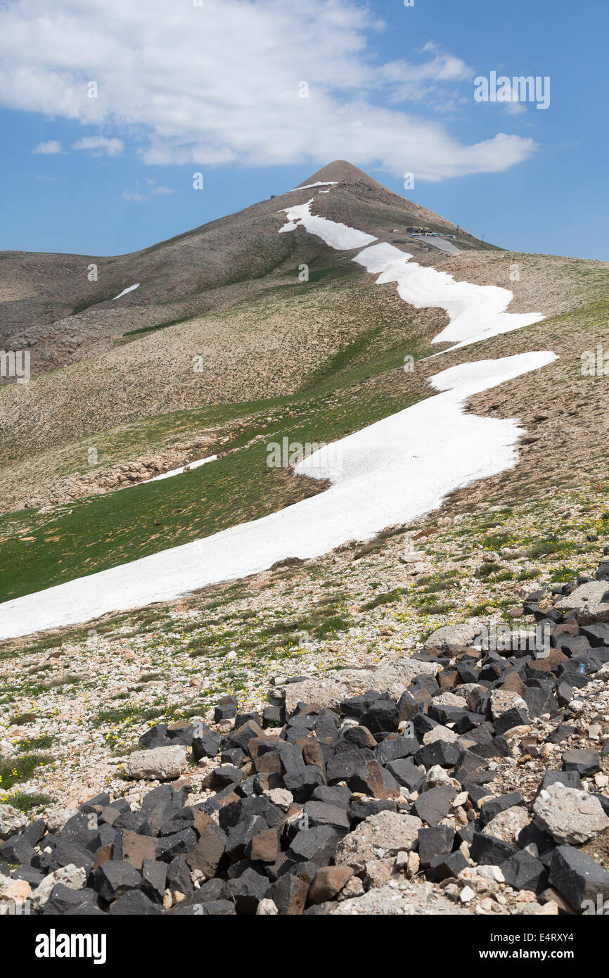 Vue vers le sommet de Nemrud Dagh ou Nemrut, Anatolie, Turquie Banque D'Images