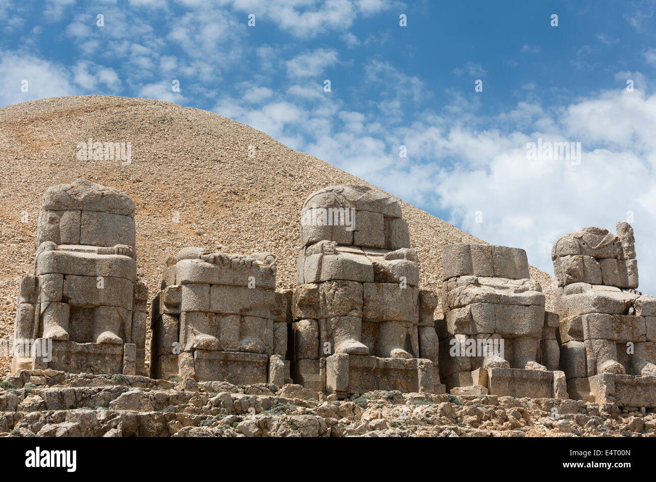 Des statues de dieux et fondateur, terrasse est, ou Nemrut Nemrud Dagh, Anatolie, Turquie Banque D'Images
