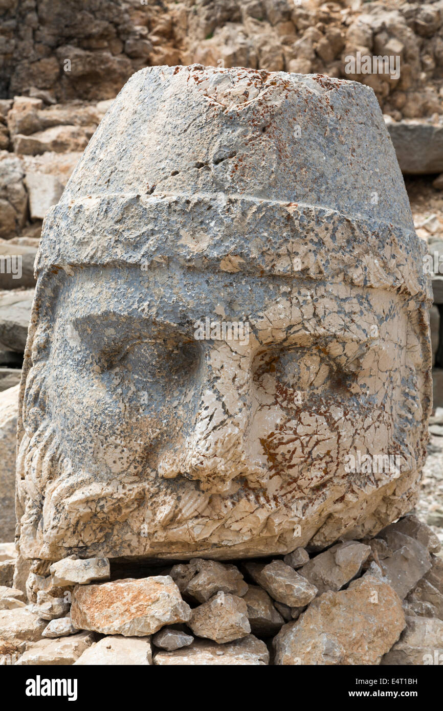 Tête et statue de Zeus / Oromasdes, terrasse est, ou Nemrut Nemrud Dagh, Anatolie, Turquie Banque D'Images