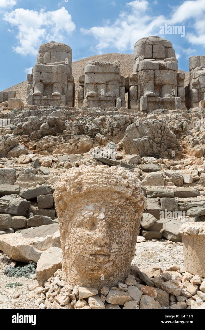 Tête et statue de la Déesse de Commagene, terrasse est, ou Nemrut Nemrud Dagh, Anatolie, Turquie Banque D'Images