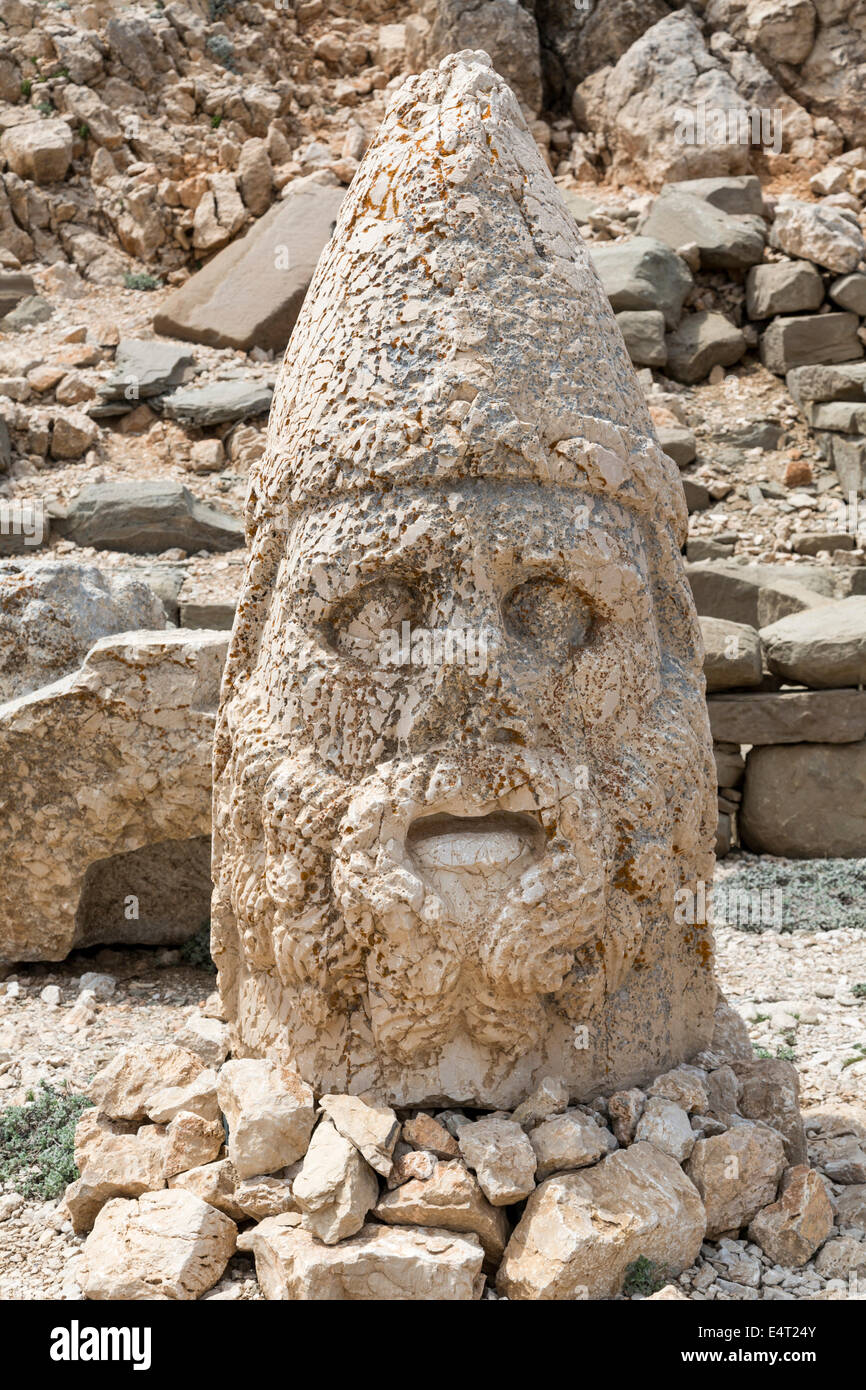 Tête et statue de Artagnes / Héraclès/Ares, terrasse est, ou Nemrut Nemrud Dagh, Anatolie, Turquie Banque D'Images