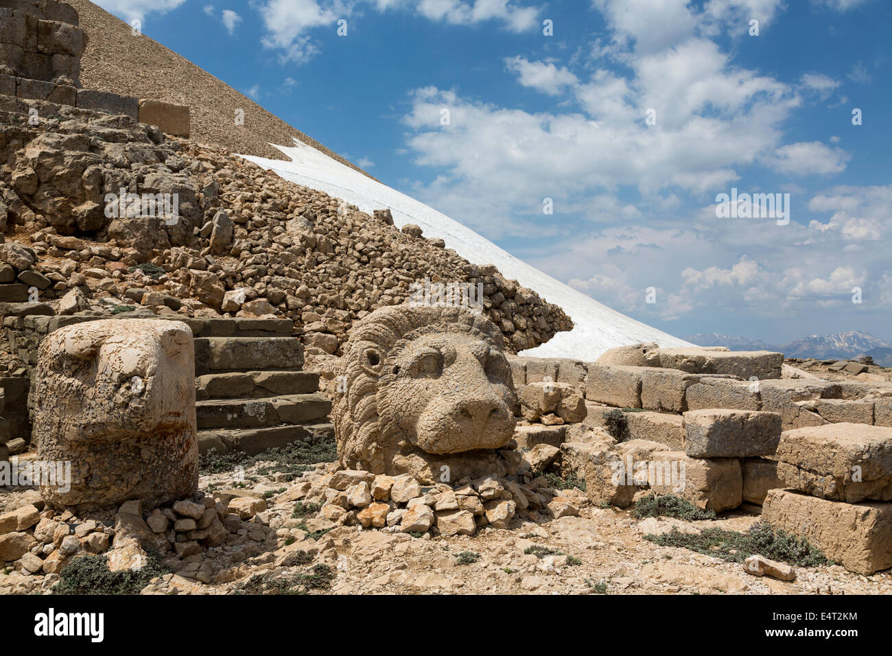 Lion colossal et têtes d'aigle, à l'est exposée, le Nemrut ou Nemrud Dagh, Anatolie, Turquie Banque D'Images