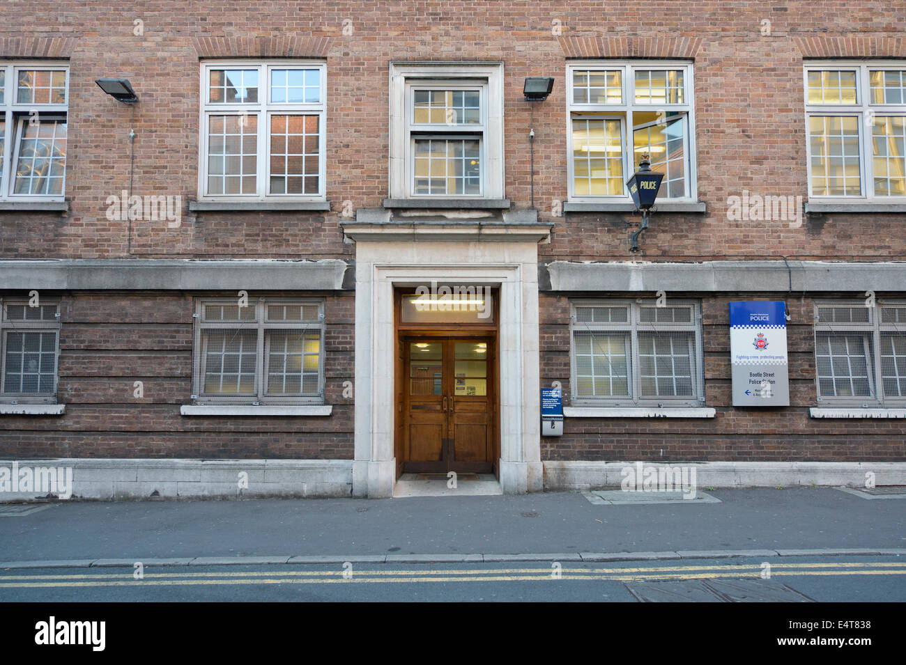Poste de police rue Bootle dans le centre-ville de Manchester, Greater Manchester. Banque D'Images