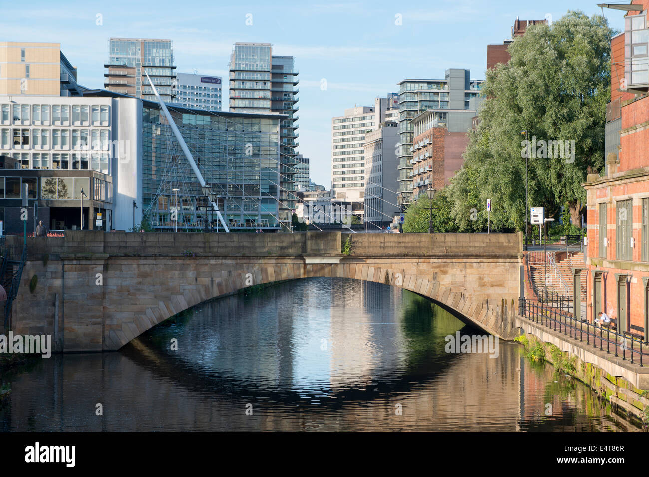 Le Lowry Hotel situé sur les rives de la rivière Irwell, à la frontière de Manchester et de Salford. Banque D'Images