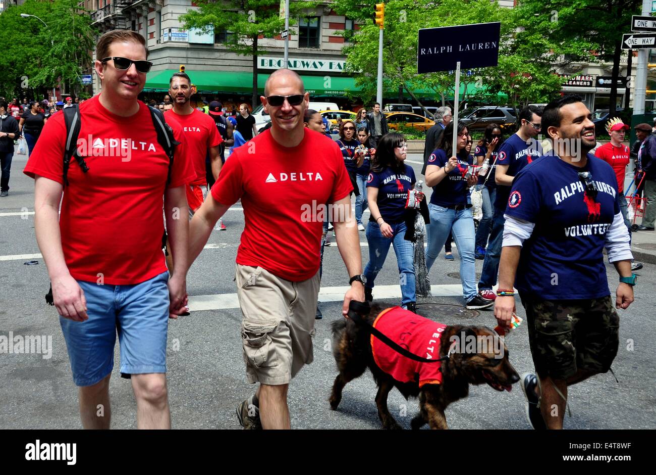 NYC : Les travailleurs de Delta Airlines et Ralph Lauren marche dans la marche annuelle contre le SIDA NEW YORK 2014 pour recueillir des fonds pour les organismes de bienfaisance CONTRE LE SIDA Banque D'Images