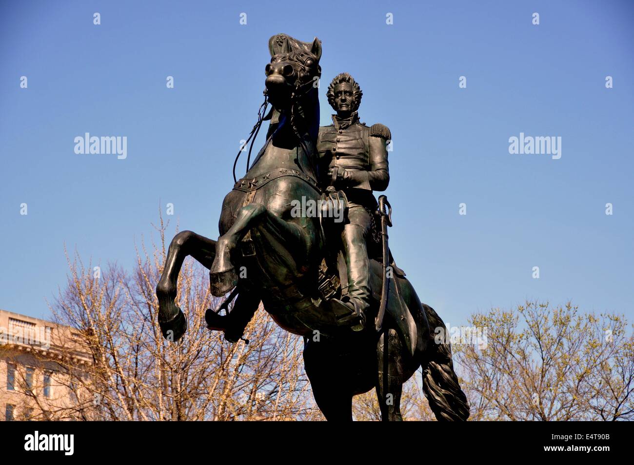 Washington, DC : statue équestre du président Andrew Jackson se trouve au centre de Lafayette Park Banque D'Images Washington, DC : statue équestre du président Andrew Jackson se trouve au centre de Lafayette Park Banque D'Images