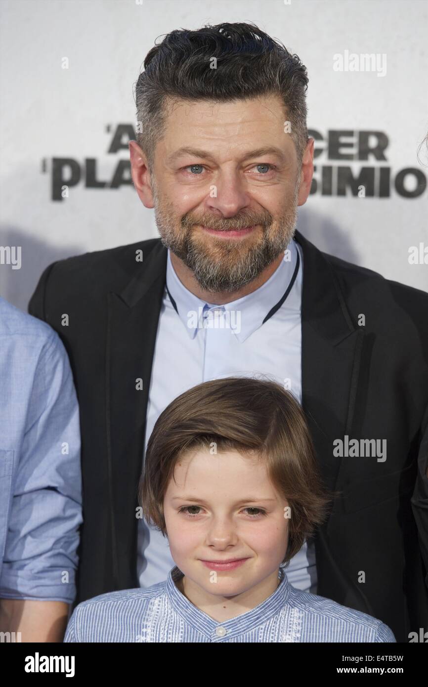 Madrid, Espagne. 16 juillet, 2014. Andy Serkis, l'acteur épouse Lorraine Ashbourne et fils, Ruby, Sonny et Louis assiste à la 'Dawn des planètes des singes" première mondiale au cinéma Capitol le 16 juillet 2014 à Madrid Crédit : Jack Abuin/ZUMA/Alamy Fil Live News Banque D'Images