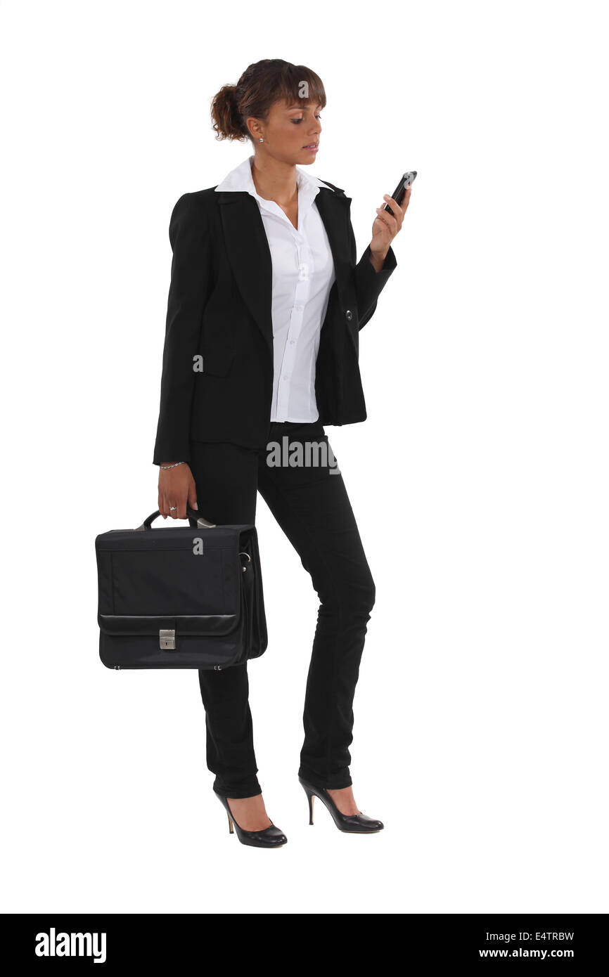 Businesswoman with briefcase et mobile Banque D'Images