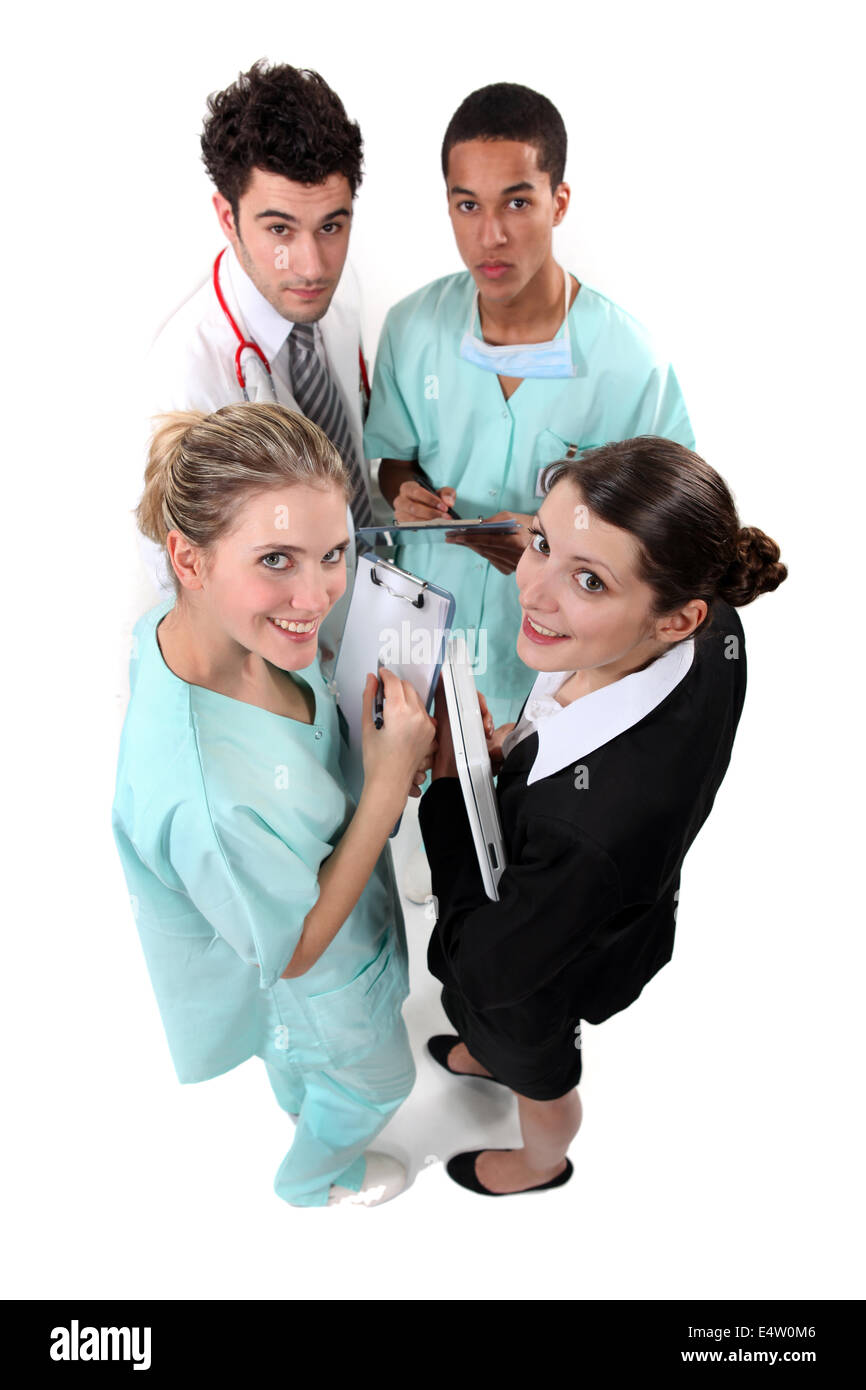 Le personnel de l'hôpital l'entassement Banque D'Images