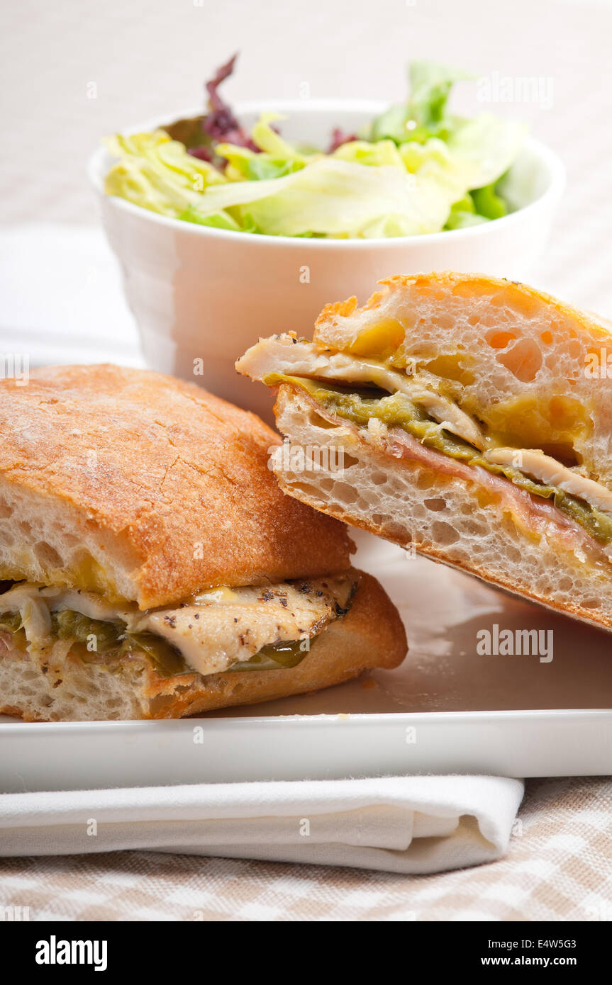 Panini au poulet sandwich Ciabatta italien Banque D'Images