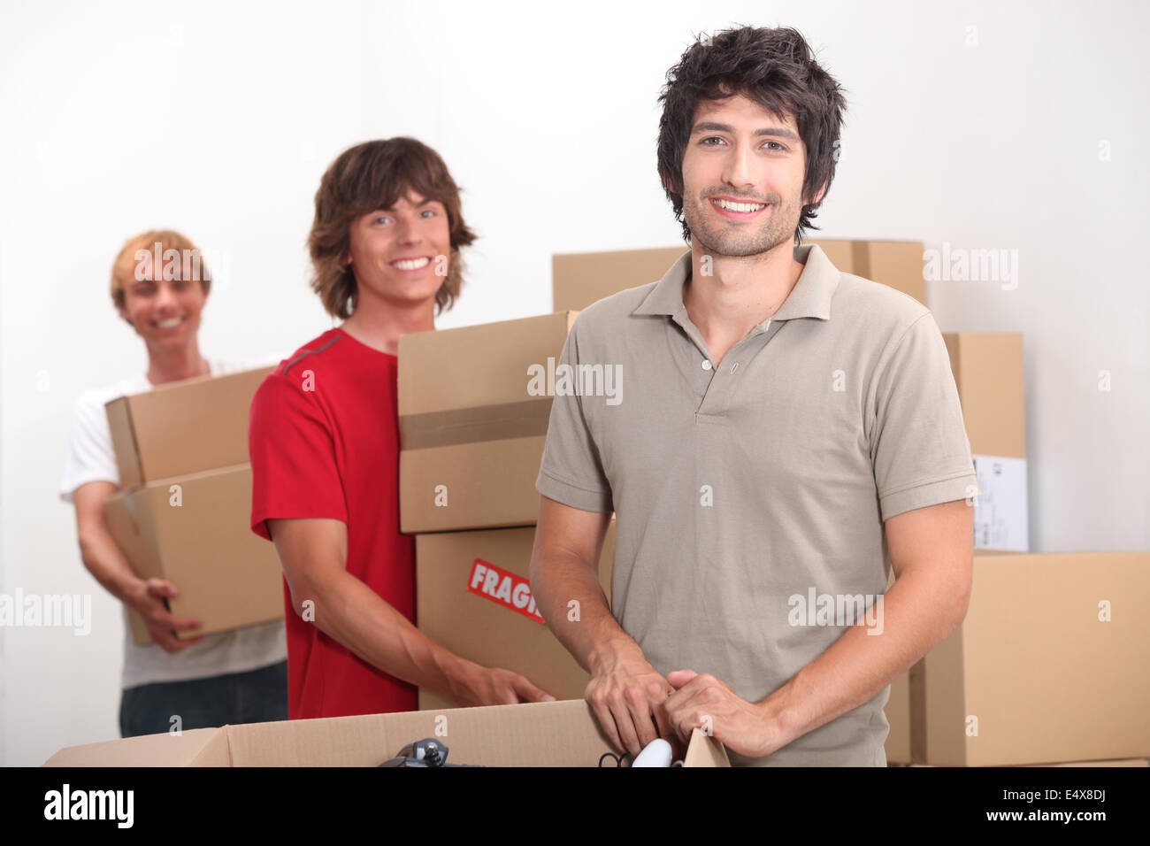 Le déménagement dans la nouvelle chambre d'amis Banque D'Images