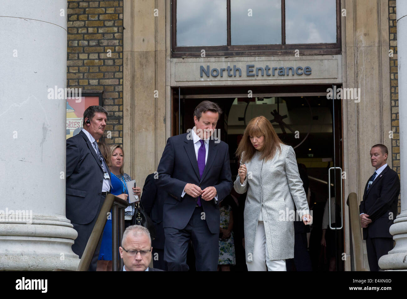 Le Premier ministre britannique, David Cameron, visites Imperial War Museum à Londres Banque D'Images