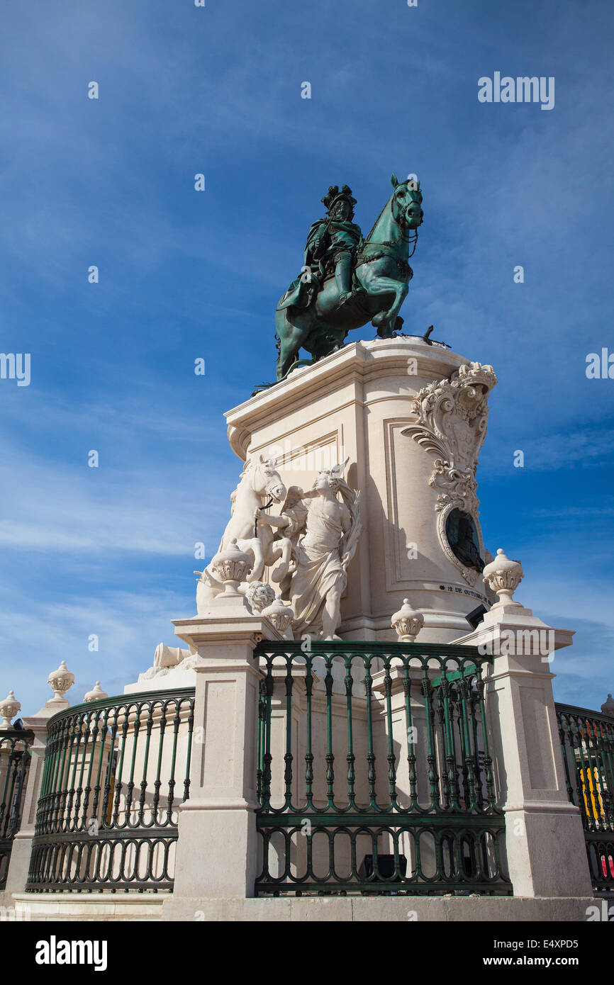 Statue en bronze du Roi Jose je de 1775 sur la Place du Commerce, Lisbonne, Portugal. Banque D'Images