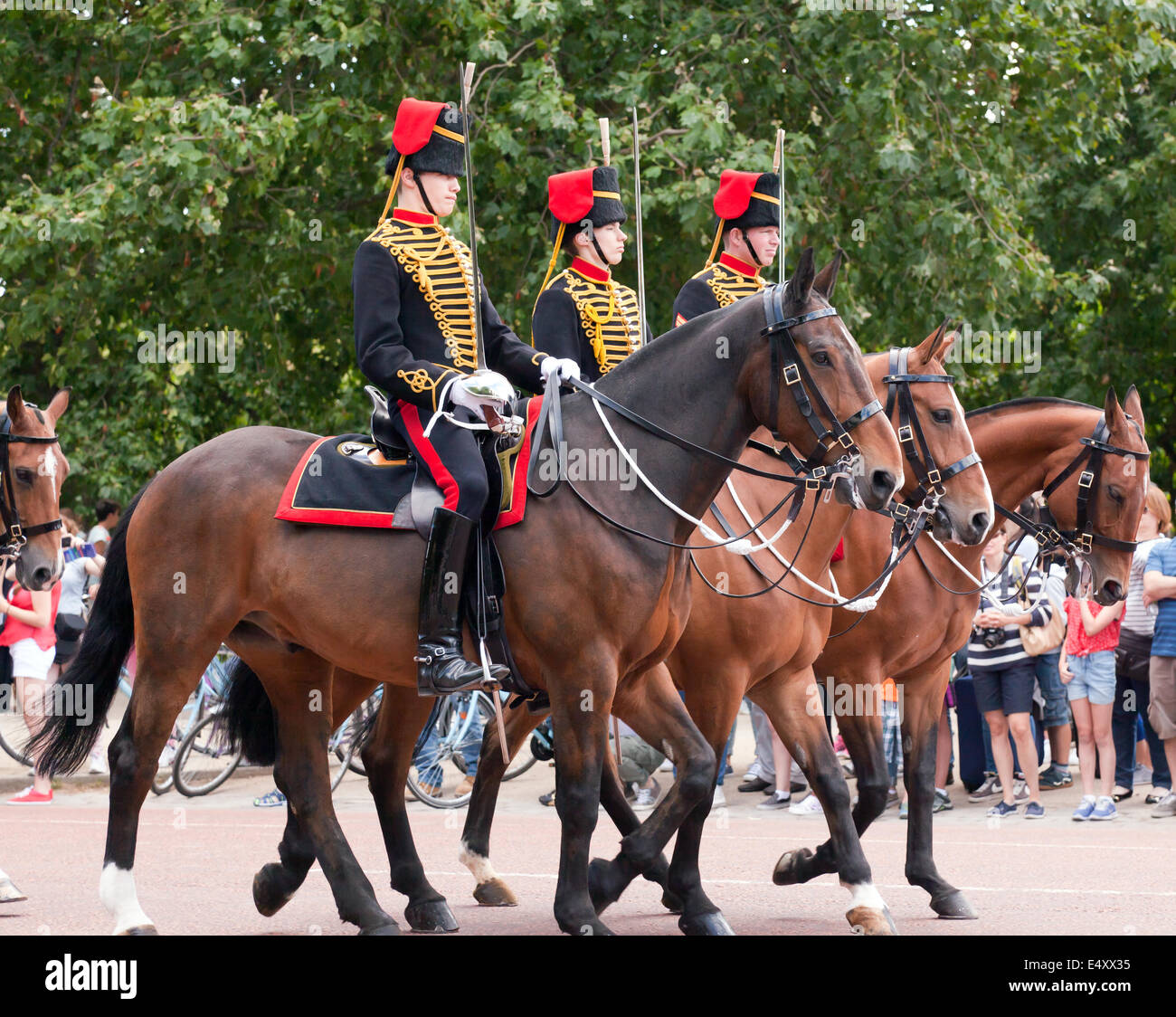 La Troupe du Roi, Royal Horse Artillery impliqués dans l'évolution de la Garde côtière canadienne dans le Mall, City of Westminster, le centre de Londres. Banque D'Images