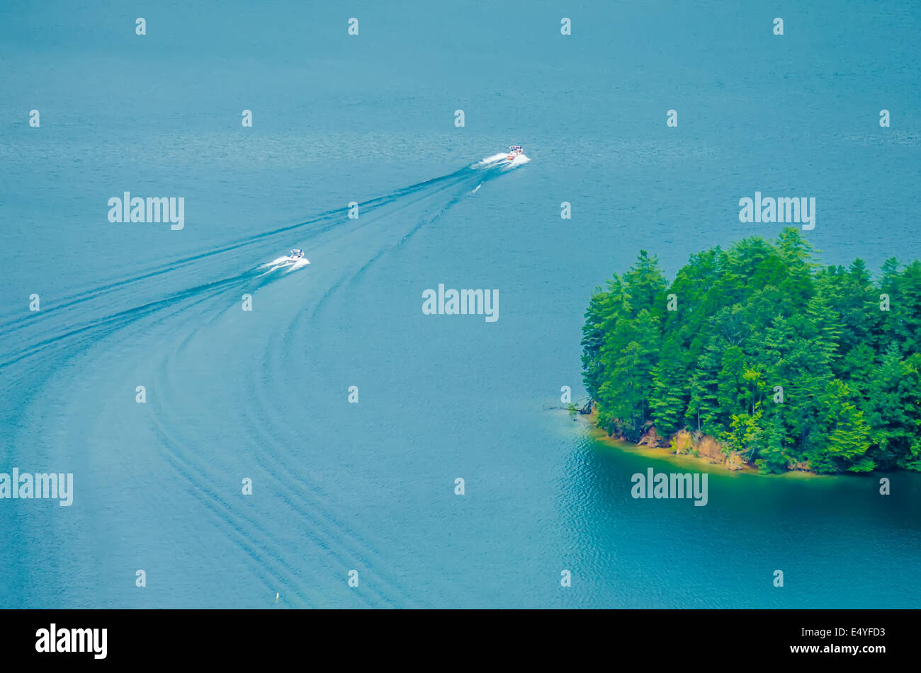 Birds Eye View de bateaux sur un lac Banque D'Images