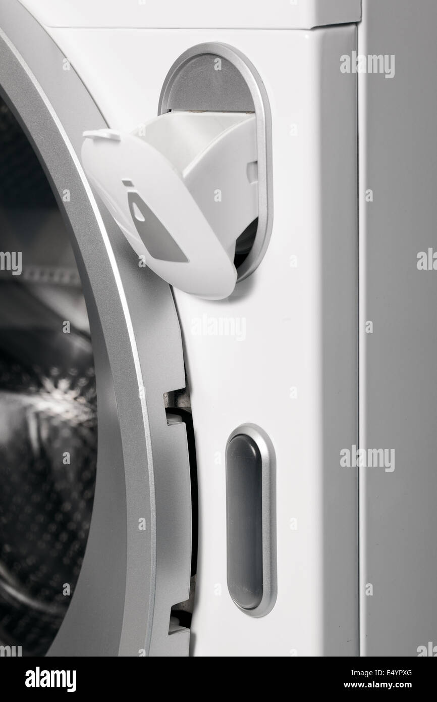 Détail de savon liquide contenant dans un lave-linge. Banque D'Images