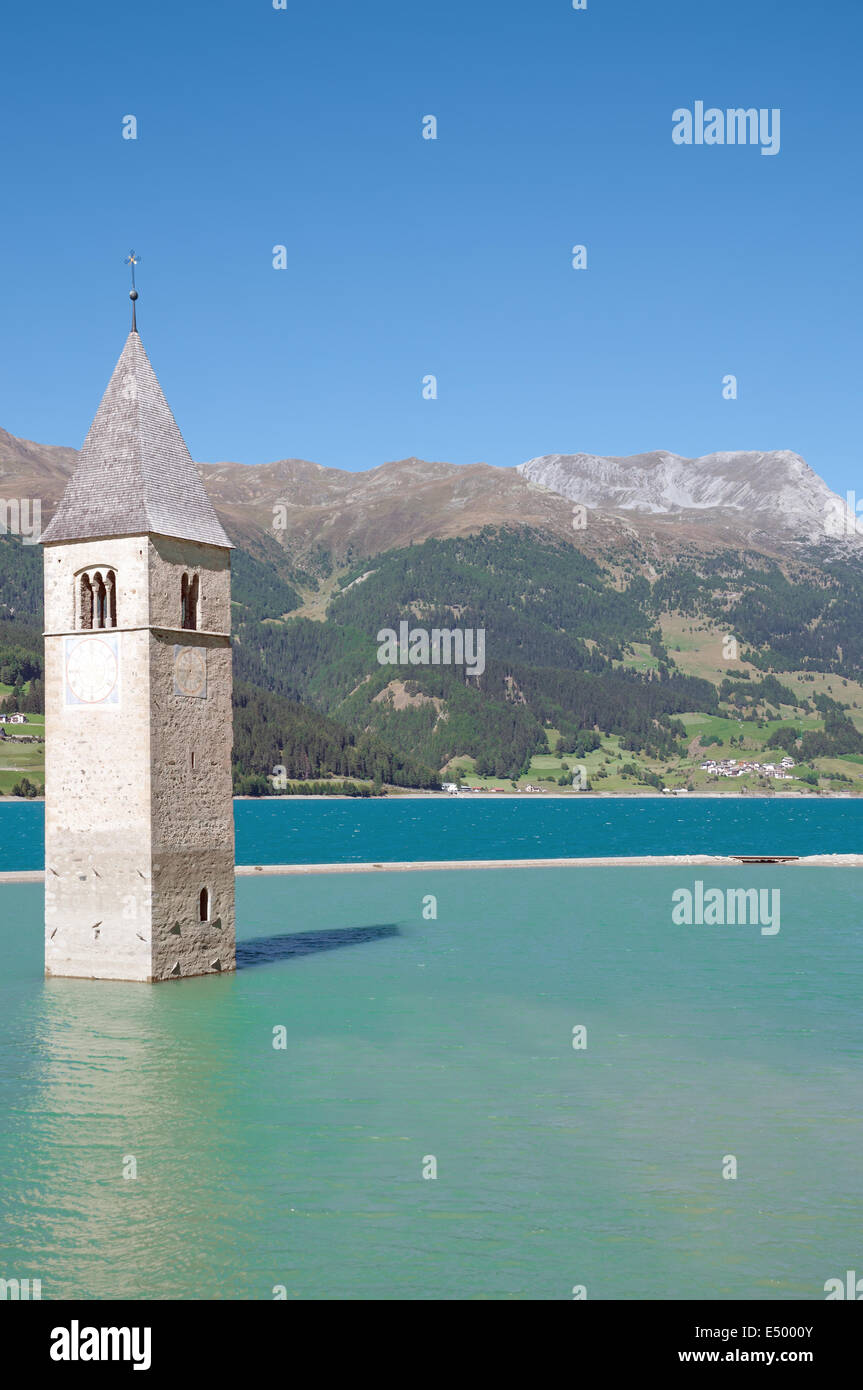 Église engloutie au lac Reschensee,Tyrol du Sud Banque D'Images