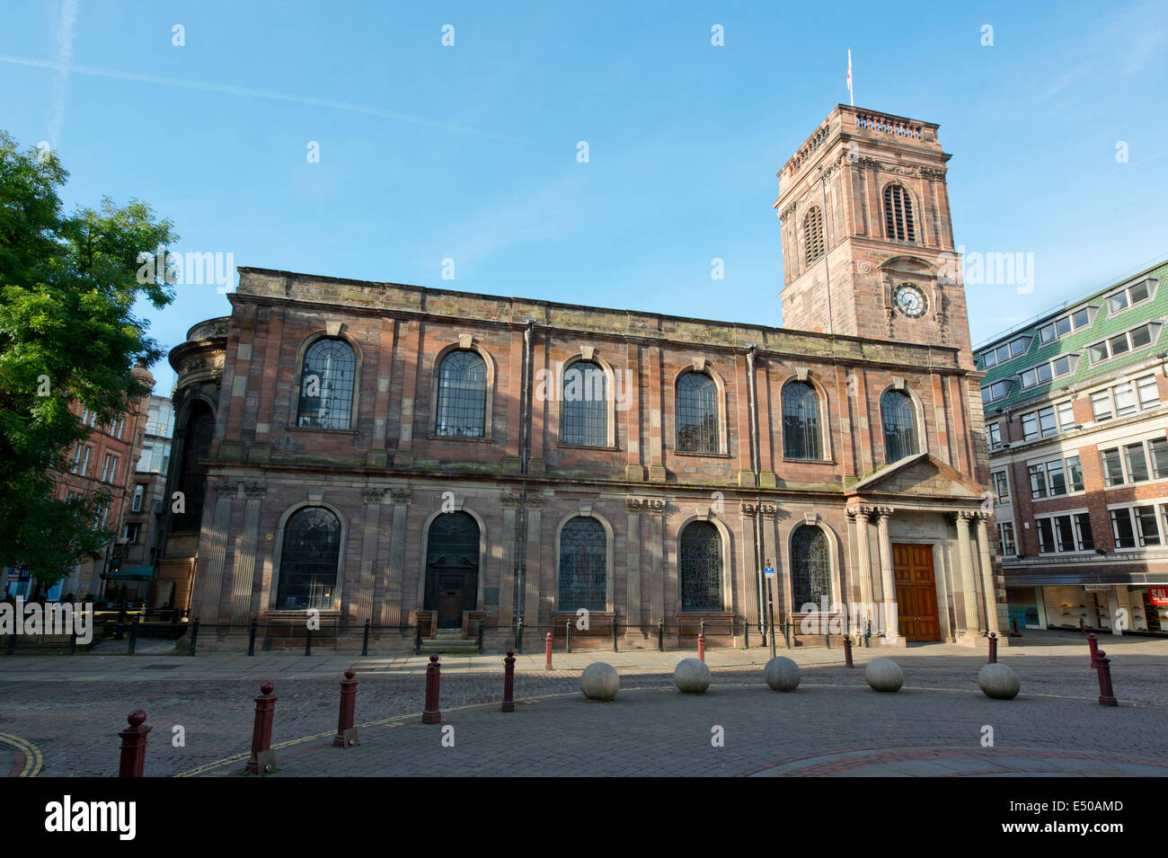 St Ann's Church situé dans St Ann's Square Salon du centre-ville de Manchester. Banque D'Images