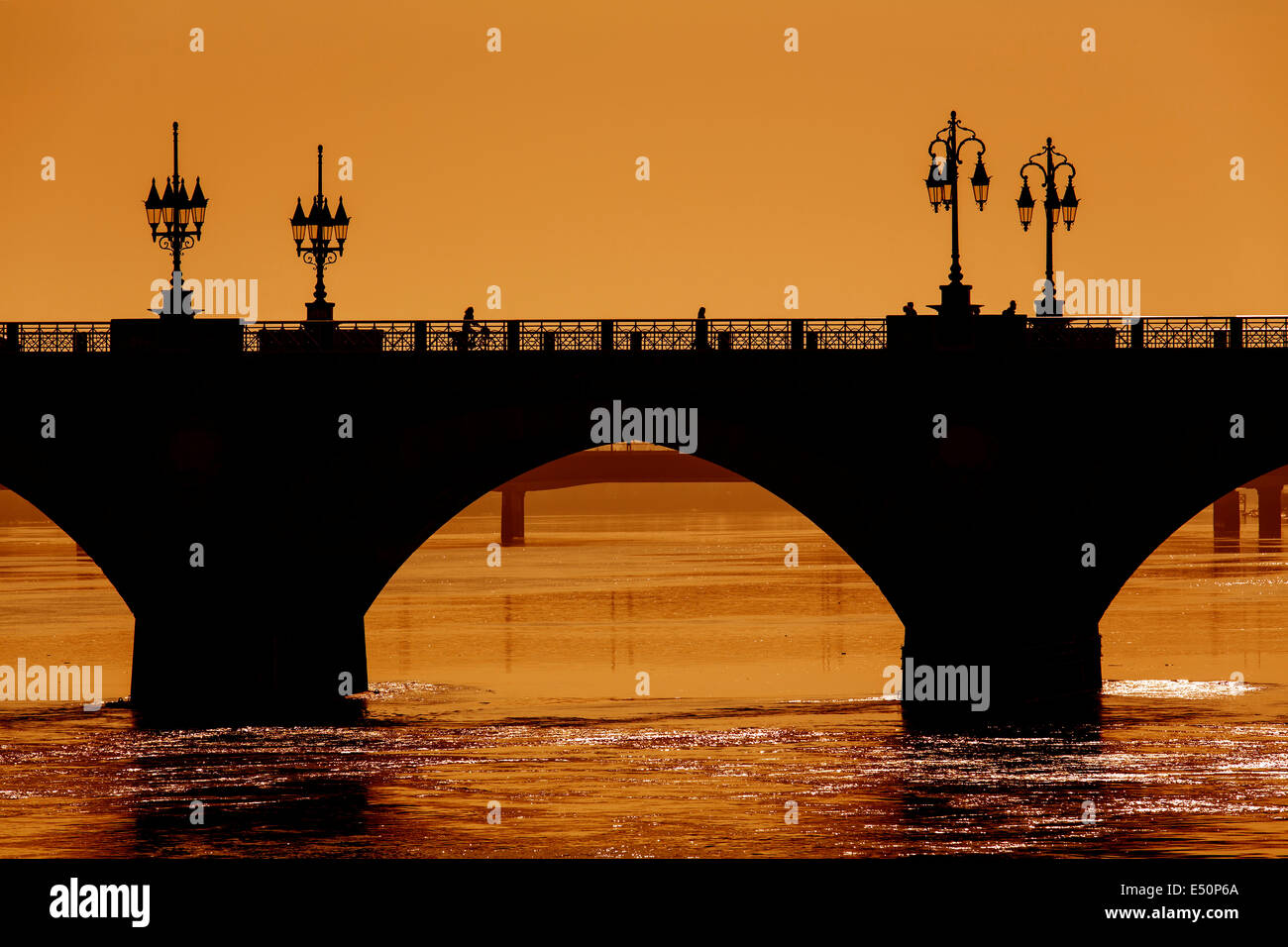 Pont de Pierre Garonne Bordeaux Aquitaine France Banque D'Images