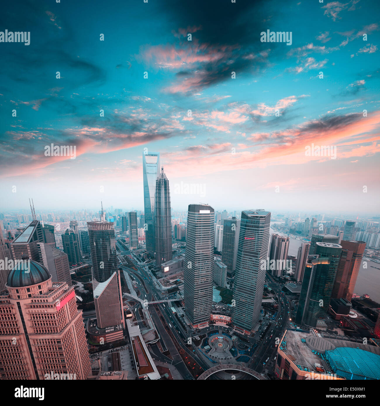 Centre financier de Shanghai au coucher du soleil Banque D'Images