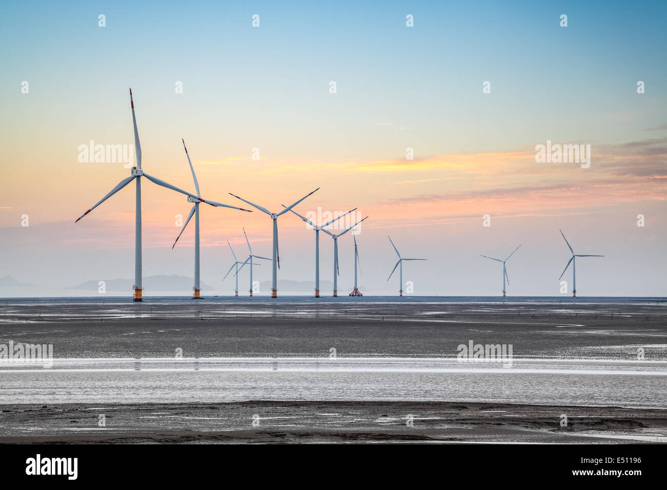 Wind farm dans la région côtière de boue Banque D'Images