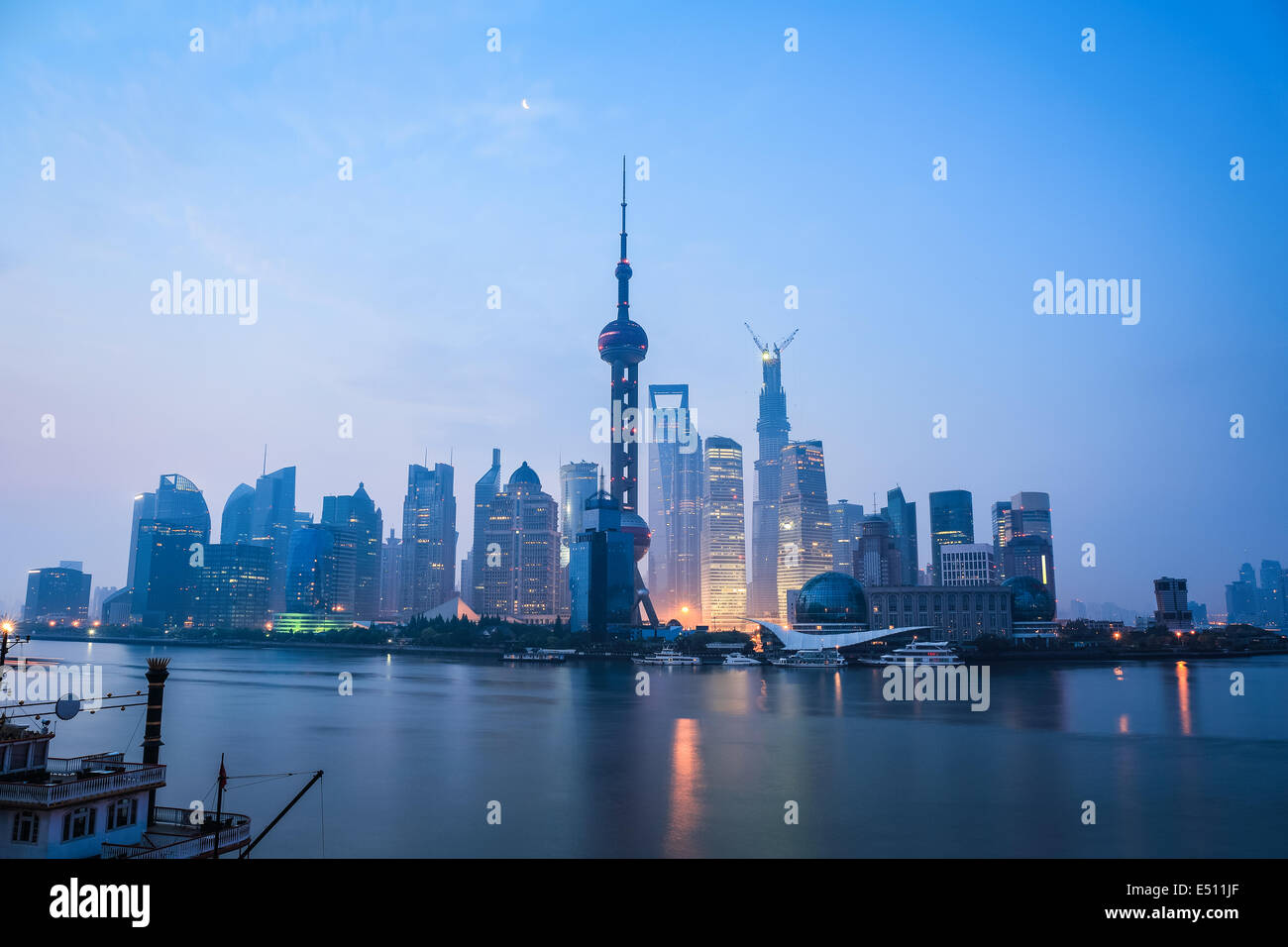 Shanghai dans l'aube Banque D'Images