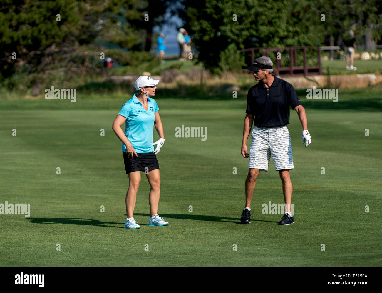 Stateline, Nevada, USA. 17 juillet, 2014. World Golf Hall of Fame Annika Sorenstam membre donne une posture à l'une de ses extrémité partenaires de jeu au cours de pro-am journée au 25e siècle américain championnat. Mme Sorenstam, vainqueur de 89 tournois dans le monde entier, sort de sa retraite la semaine à prendre sur la meilleure du pays et de l'athlète pro Golfeurs célèbres dans ce célèbre fait-pour-tv événement. © Brian Cahn/ZUMA/Alamy Fil Live News Banque D'Images