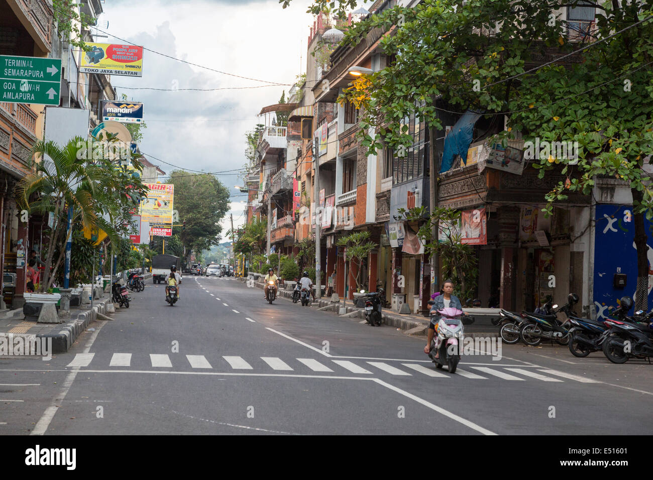 Bali, Indonésie. Scène de rue, Klungkung, Semarapura. Banque D'Images