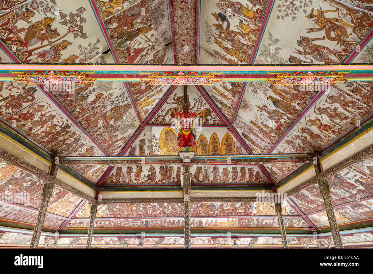 Bali, Indonésie. Des scènes de plafond de la balle Kambang (pavillon flottant), représentant des scènes de la Mythologie. Hindu-Balinese Banque D'Images