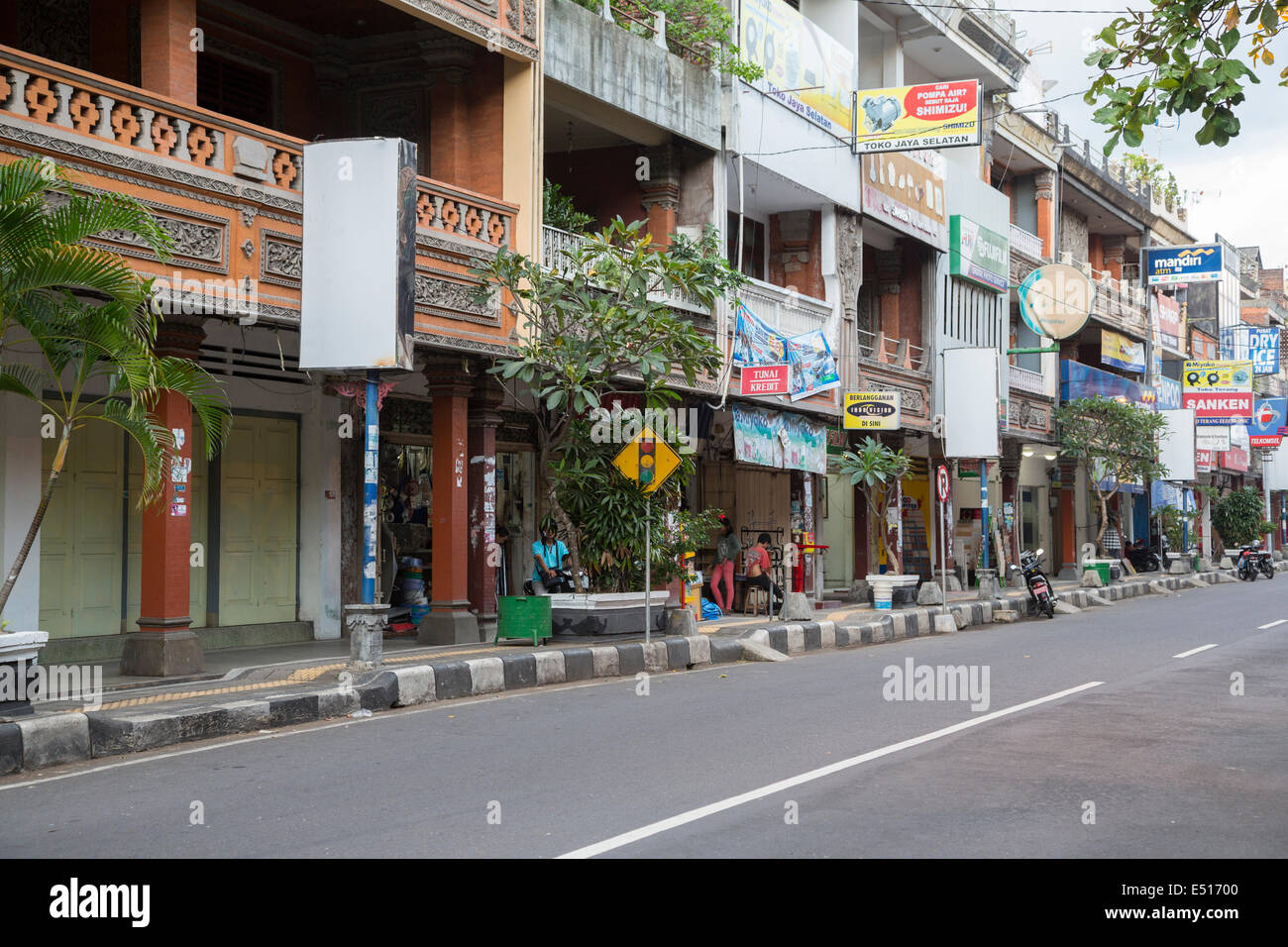 Bali, Indonésie. Scène de rue, Klungkung, Semarapura. Banque D'Images