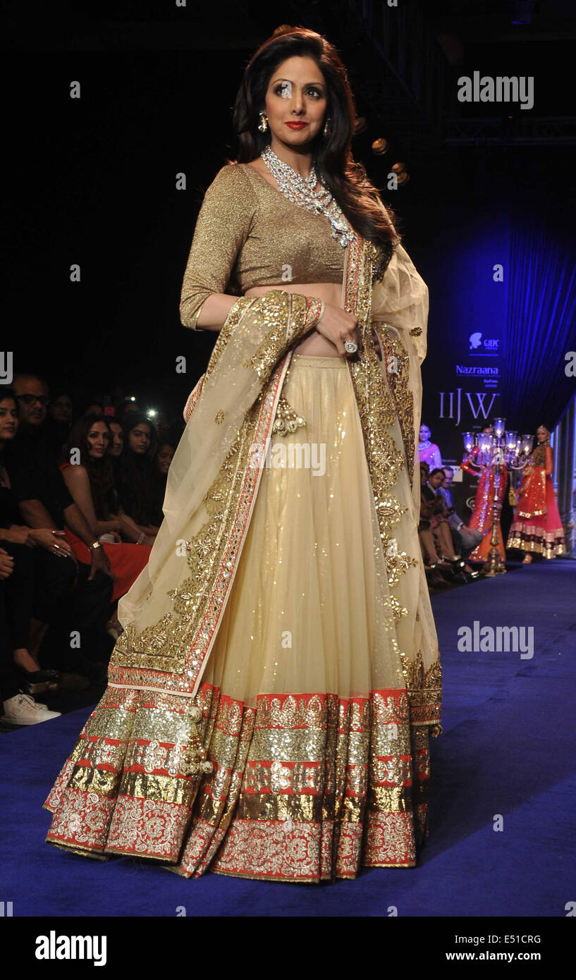 Mumbai, Inde. 16 juillet, 2014. Jt Antenne 2 20h l'actrice indienne affiche la collection de bijoux designer Vijay Golecha à l'India International Jewellery Week 2014 à Mumbai, Inde, le 16 juillet 2014. © Stringer/Xinhua/Alamy Live News Banque D'Images