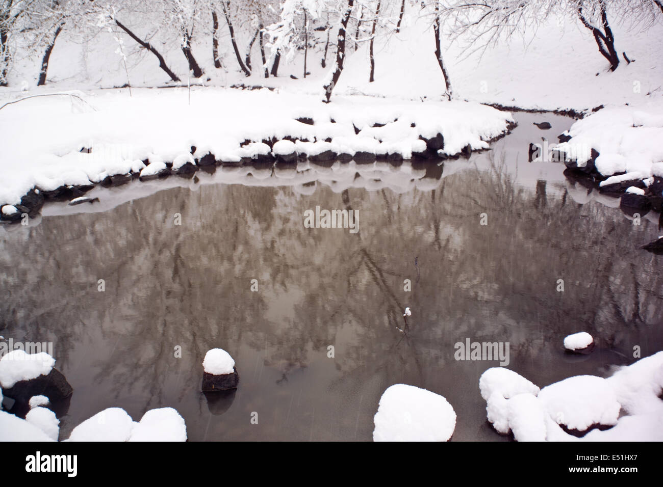 Berges couvertes de neige Banque D'Images