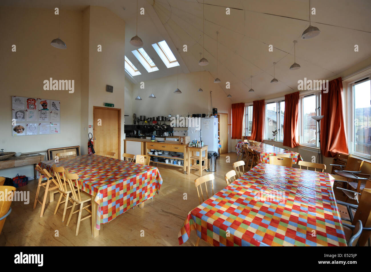 L'Établissement Springhill Co-logement dans la communauté Stroud, Gloucestershire - les communautés cuisine salle à manger UK Banque D'Images