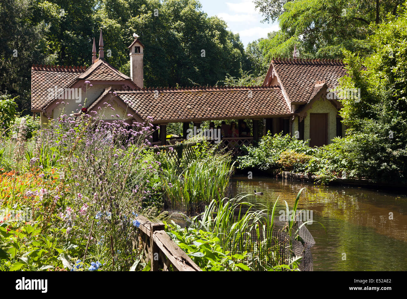 Une vue de l'île Duck Chalet et jardin, St James's Park, Londres. Banque D'Images