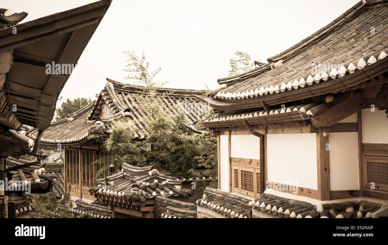 L'architecture coréenne traditionnelle dans le village de Bukchon Hanok à Séoul, Corée du Sud. Banque D'Images