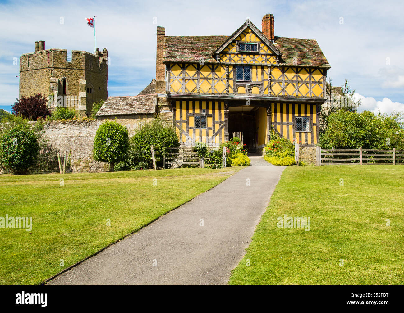 Gatehouse et tour de Stokesay Castle près de Ludlow Shropshire UK Banque D'Images