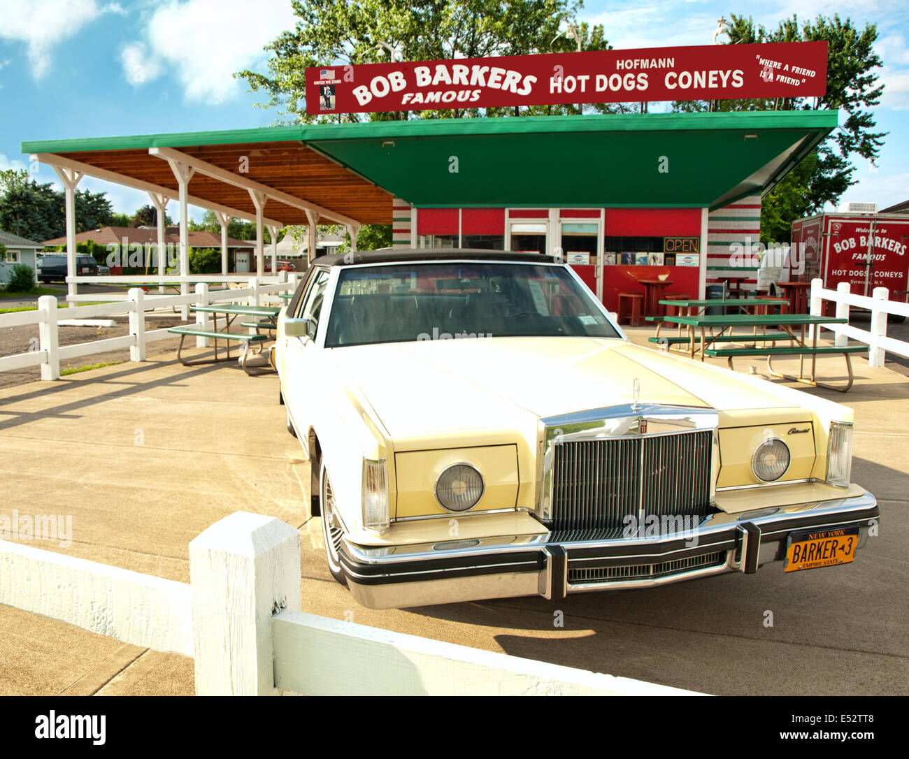 Syracuse, New York, USA.- Juillet 2,2014. Bob Barker Hot-dogs et Coneys Restaurant Banque D'Images
