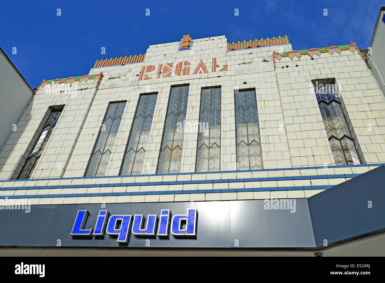 Façade art déco de l'ancien Cinéma Regal, High Street, Uxbridge, London, Greater London, Angleterre, Royaume-Uni Banque D'Images