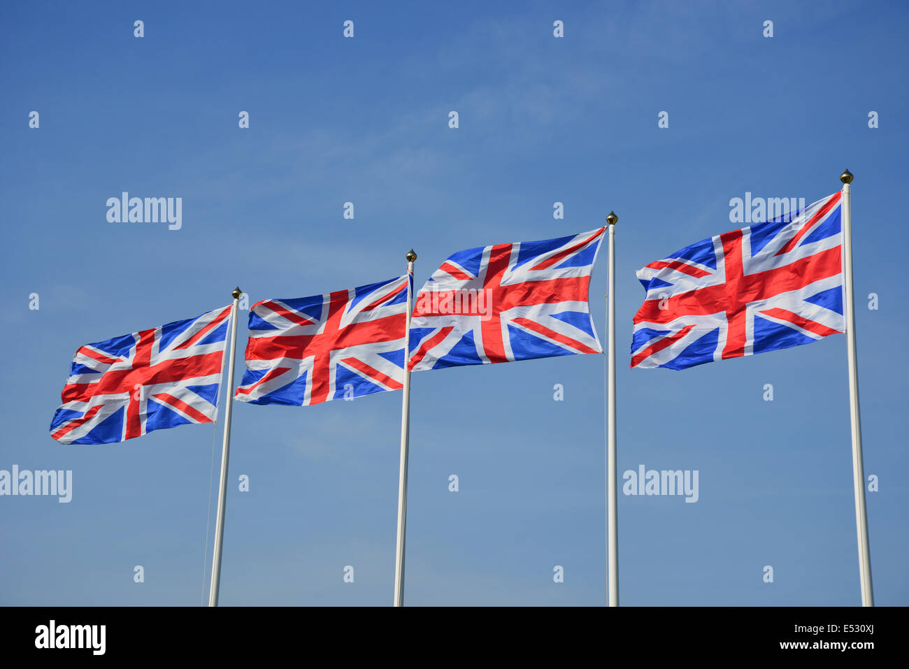 Rangée de drapeaux Union Jack, Dallas Burton Polo Club, Southam, Warwickshire, Angleterre, Royaume-Uni Banque D'Images