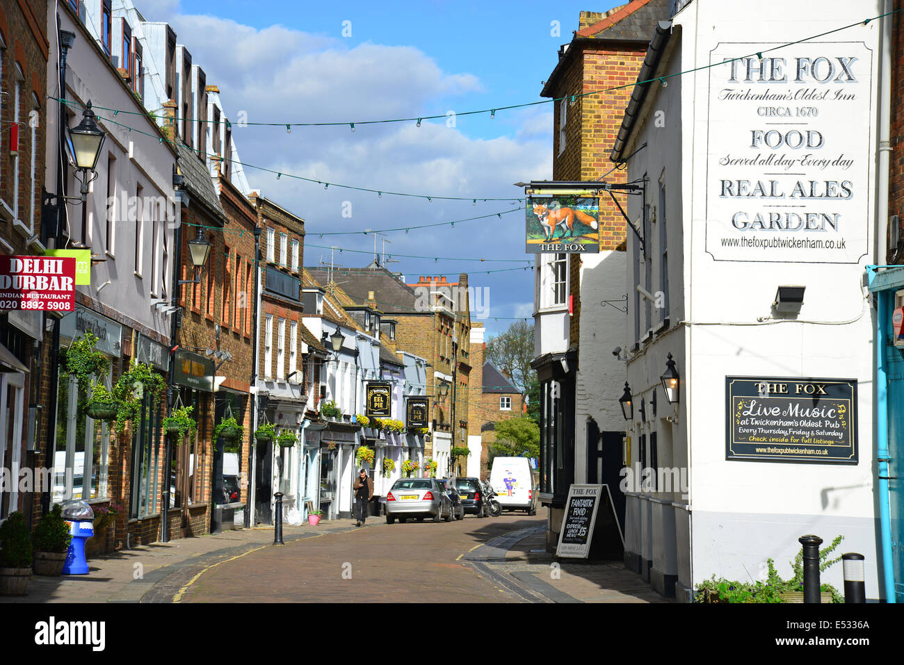 La rue de l'église, Twickenham, London Borough of Richmond upon Thames, Grand Londres, Angleterre, Royaume-Uni Banque D'Images